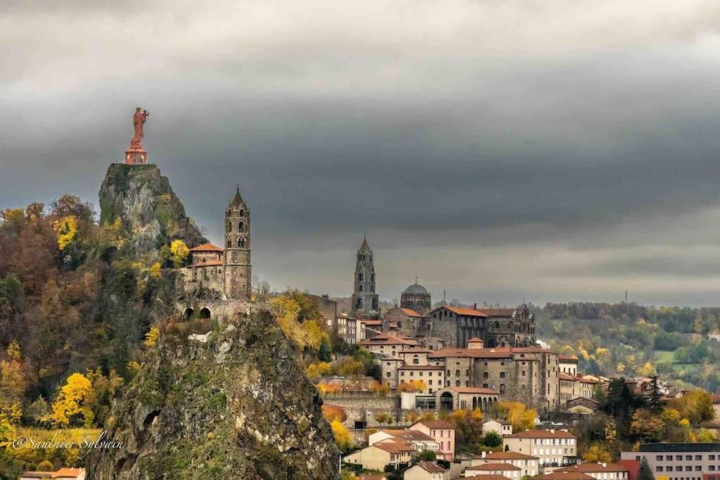 Maison Atypique - Centre Historique - Puy En Velay Le Puy-en-Velay Exteriör bild